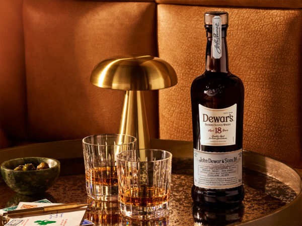 dewars-18-1-lt-estuche-metalico-2 Dewar’s 18 1 lt (estuche Metalico)